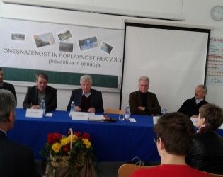 Na predavanju in okrogli mizi Onesnaženost in poplavnost rek v Sloveniji – preventiva in sanacija – 23. 1. 2018